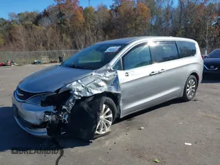 2017 Chrysler Pacifica Touring with VIN 2C4RC1DG1HR519085, listed as a IAAI auction lot 41053786 with 269,605 mi miles and . Bid and sale history available at DreamBid. Image 6.
