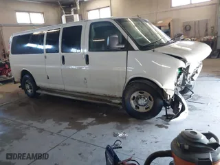 2012 Chevrolet Express Passenger 1LT with VIN 1GAZG1FG6C1160906, listed as a IAAI auction lot 41293635 with 314,405 mi miles. Bid and sale history available at carsss.com. Image 1.