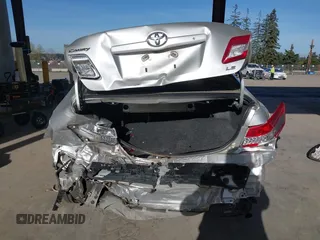 2011 Toyota Camry LE z VIN 4T1BF3EK3BU231811, wystawiony jako IAAI lot #41948136 z przebiegiem 133 722 mil mil oraz . Historia ofert i sprzedaży dostępna na DreamBid. Obrazek 16.