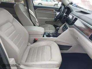 2019 Volkswagen Atlas 3.6L V6 SEL Premium with VIN 1V2NR2CAXKC550320, listed as a IAAI auction lot 41583068 with 104,378 mi miles. Bid and sale history available at carsss.com. Image 5.