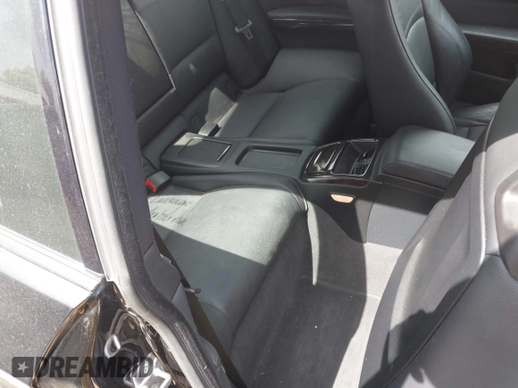 2011 BMW 3 Series 328i z VIN WBAKE3C59BE558791, wystawiony jako IAAI lot #42171294 z przebiegiem 59 256 mil mil oraz . Historia ofert i sprzedaży dostępna na DreamBid. Obrazek 8.