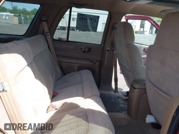 2002 Chevrolet Blazer LS z VIN 1GNDT13WX2K237284, wystawiony jako IAAI lot #42193499 z przebiegiem 137 258 mil mil oraz . Historia ofert i sprzedaży dostępna na DreamBid. Obrazek 8.