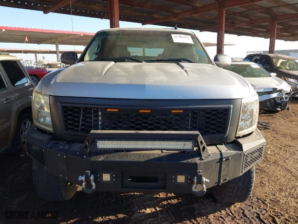 2011 Chevrolet Silverado 1500 LT with VIN 1GCRCSE09BZ423063, listed as a IAAI auction lot 41486593 with 390,292 mi miles. Bid and sale history available at carsss.com. Image 12.