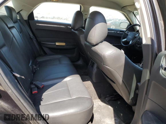 2008 Chrysler 300 z VIN 2C3LA33G68H263769, wystawiony jako Copart lot #53040145 z przebiegiem 125 461 mil mil oraz Szkoda całkowita • Salvage title. Historia ofert i sprzedaży dostępna na DreamBid. Obrazek 10.