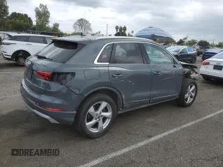 2020 Audi Q3 Premium z VIN WA1AECF38L1095702, wystawiony jako Copart lot #53888035 z przebiegiem 44 414 mil mil oraz Szkoda całkowita • Salvage title. Historia ofert i sprzedaży dostępna na DreamBid. Obrazek 3.