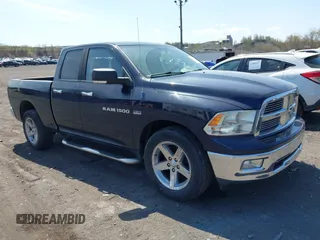 2012 Ram 1500 Big Horn z VIN 1C6RD7GT7CS306715, wystawiony jako IAAI lot #42071671 z przebiegiem 153 080 mil mil oraz . Historia ofert i sprzedaży dostępna na DreamBid. Obrazek 1.