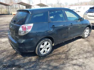2006 Toyota Matrix STD with VIN 2T1KR30E06C565746, listed as a IAAI auction lot 41929359 with 255,852 mi miles. Bid and sale history available at carsss.com. Image 4.