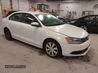 2013 Volkswagen Jetta Sedan SE with VIN 3VWDP7AJ1DM416331, listed as a IAAI auction lot 42037776 with 195,983 mi miles. Bid and sale history available at carsss.com. Image 1.