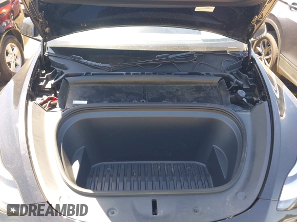 2022 Tesla Model Y Long Range z VIN 7SAYGDEE4NA006645, wystawiony jako IAAI lot #42192495 z przebiegiem 28 784 mil mil oraz . Historia ofert i sprzedaży dostępna na DreamBid. Obrazek 10.
