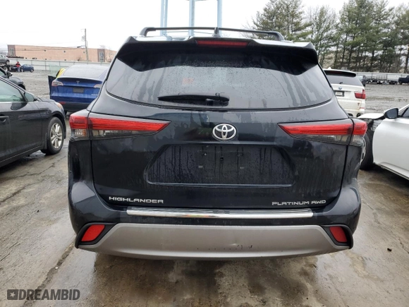 2022 Toyota Highlander Platinum with VIN 5TDFZRBH8NS247942, listed as a Copart auction lot 42682795 with 0 mi miles and Salvage Title. Bid and sale history available at carsss.com. Image 6.