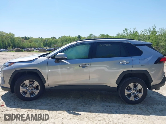 2022 Toyota RAV4 Hybrid XLE z VIN 2T3RWRFV9NW130410, wystawiony jako IAAI lot #42228113 z przebiegiem 32 672 mil mil oraz . Historia ofert i sprzedaży dostępna na DreamBid. Obrazek 14.