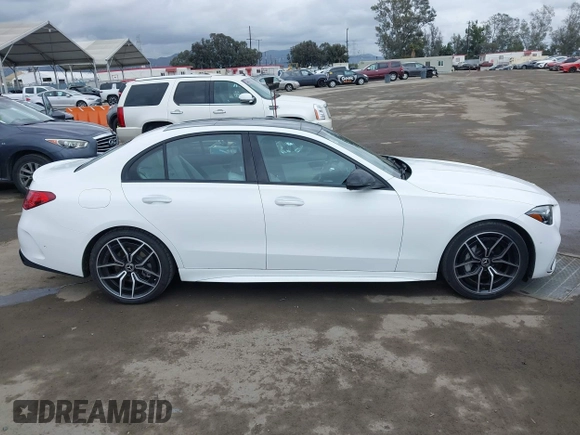 2023 Mercedes-Benz C 300 z VIN W1KAF4GB3PR121215, wystawiony jako IAAI lot #42068171 z przebiegiem 15 082 mil mil oraz . Historia ofert i sprzedaży dostępna na DreamBid. Obrazek 13.