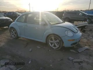 2010 Volkswagen New Beetle Coupe with VIN 3VWRG3AG6AM026730, listed as a Copart auction lot 84917584 with 0 mi miles and Salvage Title. Bid and sale history available at carsss.com. Image 4.