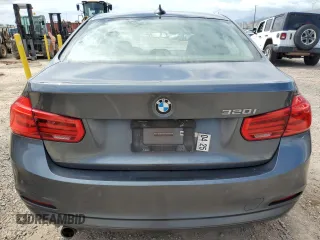 2017 BMW 3 Series 320i z VIN WBA8E1G34HNU15828, wystawiony jako Copart lot #52578625 z przebiegiem 61 391 mil mil oraz Szkoda całkowita • Salvage title. Historia ofert i sprzedaży dostępna na DreamBid. Obrazek 6.