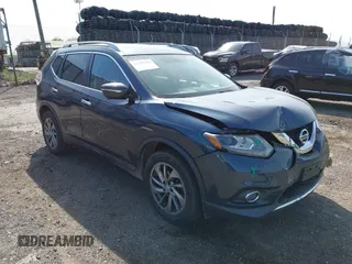 2015 Nissan Rogue SL z VIN 5N1AT2MVXFC797938, wystawiony jako IAAI lot #42129111 z przebiegiem 133 898 mil mil oraz . Historia ofert i sprzedaży dostępna na DreamBid. Obrazek 1.