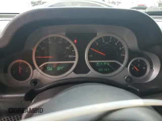 2007 Jeep Wrangler Unlimited Sahara z VIN 1J4GA59167L107870, wystawiony jako Copart lot #58346115 z przebiegiem 180 107 mil mil oraz Czysty tytuł • Clean title. Historia ofert i sprzedaży dostępna na DreamBid. Obrazek 9.