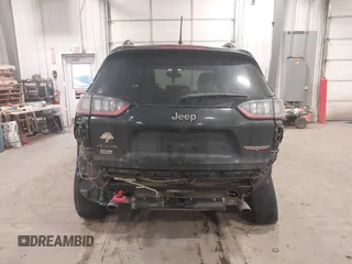 2020 Jeep Cherokee Trailhawk z VIN 1C4PJMBX4LD507364, wystawiony jako IAAI lot #41202333 z przebiegiem 90 000 mil mil oraz . Historia ofert i sprzedaży dostępna na DreamBid. Obrazek 16.
