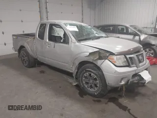 2015 Nissan Frontier SV z VIN 1N6AD0CW4FN751068, wystawiony jako IAAI lot #41024078 z przebiegiem 900 000 mil mil oraz . Historia ofert i sprzedaży dostępna na DreamBid. Obrazek 1.