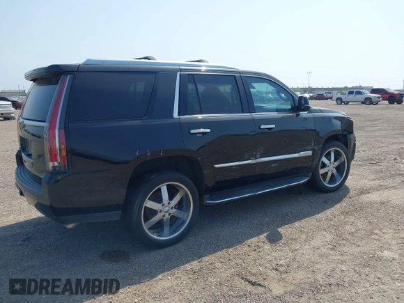 2017 Cadillac Escalade z VIN 1GYS3AKJ4HR338806, wystawiony jako IAAI lot #41941193 z przebiegiem 119 865 mil mil oraz . Historia ofert i sprzedaży dostępna na DreamBid. Obrazek 4.