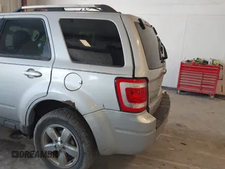 2011 Ford Escape Limited с VIN 1FMCU0EG3BKB39596, выставлен на аукционе IAAI как лот 42622102 с пробегом 179 758 миль миль и . История ставок и продаж доступна на DreamBid. Изображение 15.