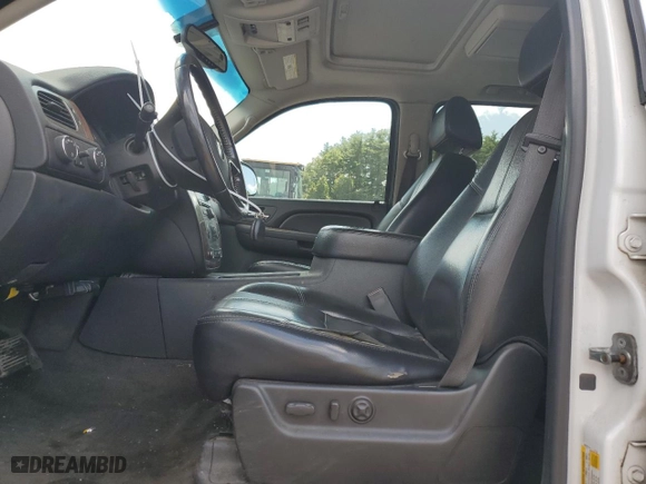 2007 Chevrolet Suburban LTZ with VIN 3GNFK16377G132133, listed as a Copart auction lot 68773094 with 172,310 mi miles and Non Repairable. Bid and sale history available at carsss.com. Image 7.