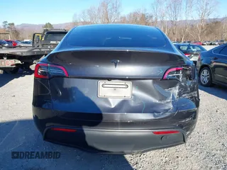 2024 Tesla Model Y Long Range with VIN 7SAYGDEE7RF199673, listed as a IAAI auction lot 41263305 with 3,137 mi miles and . Bid and sale history available at DreamBid. Image 16.
