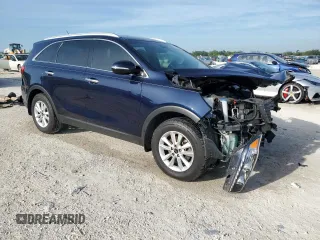 2020 Kia Sorento LX with VIN 5XYPG4A35LG637703, listed as a Copart auction lot 50608495 with 124,220 mi miles and Non Repairable. Bid and sale history available at carsss.com. Image 4.