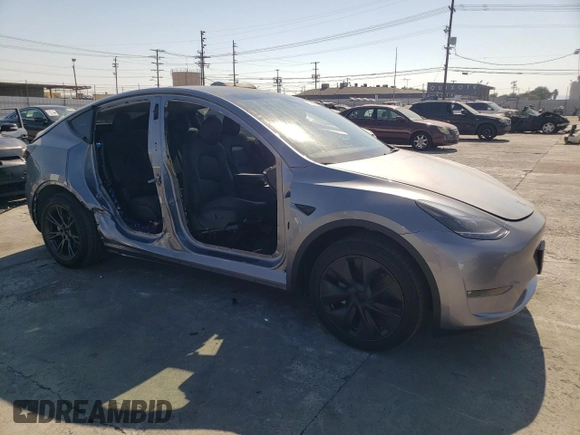 2024 Tesla Model Y Long Range с VIN 7SAYGAEE6RF131749, выставлен на аукционе Copart как лот 74548014 с пробегом 1 042 миль миль и Списание • Salvage title. История ставок и продаж доступна на DreamBid. Изображение 4.