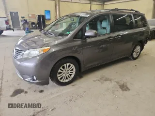 2017 Toyota Sienna XLE Auto Access Seat with VIN 5TDYZ3DC3HS851961, listed as a Copart auction lot 62155305 with 121,143 mi miles and Salvage title. Bid and sale history available at DreamBid. Image 1.