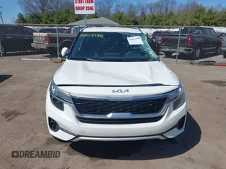 2023 Kia Seltos S z VIN KNDEUCAAXP7394658, wystawiony jako IAAI lot #42051398 z przebiegiem 68 256 mil mil oraz . Historia ofert i sprzedaży dostępna na DreamBid. Obrazek 13.