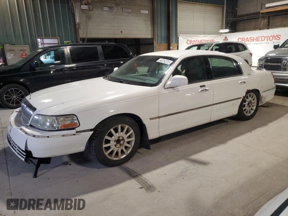 2007 Lincoln Town Car Signature с VIN 1LNHM81V97Y631594, выставлен на аукционе Copart как лот 54314315 с пробегом 293 930 миль миль и Списание • Salvage title. История ставок и продаж доступна на DreamBid. Изображение 1.