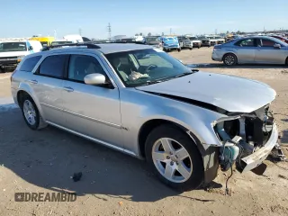 2005 Dodge Magnum SE with VIN 2D4FV48V75H649206, listed as a Copart auction lot 47035155 with 71,026 mi miles and Salvage Title. Bid and sale history available at carsss.com. Image 4.