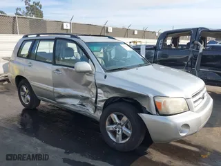 2007 Toyota Highlander with VIN JTEGD21A070165381, listed as a IAAI auction lot 41402061 with 157,091 mi miles. Bid and sale history available at carsss.com. Image 1.