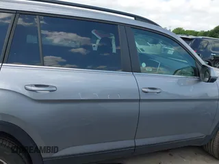 2024 Volkswagen Atlas SE z VIN 1V2WR2CA3RC567572, wystawiony jako IAAI lot #42042562 z przebiegiem 28 684 mil mil oraz . Historia ofert i sprzedaży dostępna na DreamBid. Obrazek 13.