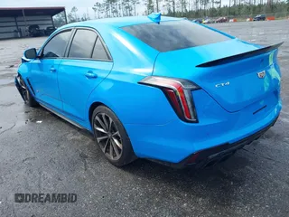 2023 Cadillac CT4-V Blackwing z VIN 1G6DL5RP9P0460227, wystawiony jako IAAI lot #41667334 z przebiegiem 8741 mil mil oraz . Historia ofert i sprzedaży dostępna na DreamBid. Obrazek 3.