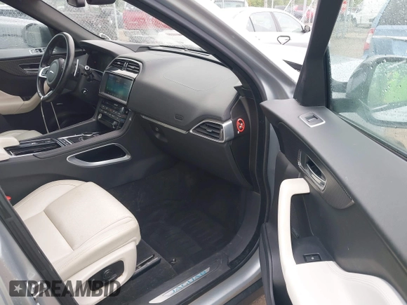 2017 Jaguar F-Pace z VIN SADCP2BV4HA049757, wystawiony jako IAAI lot #42355061 z przebiegiem 45 116 mil mil oraz . Historia ofert i sprzedaży dostępna na DreamBid. Obrazek 5.