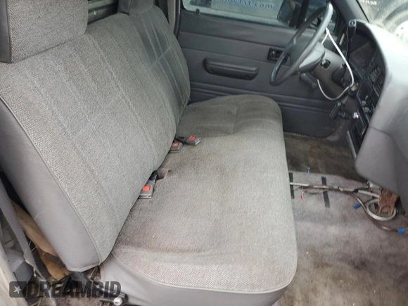1989 Toyota Pickup DX с VIN JT4RN81PXK0034338, выставлен на аукционе Copart как лот 58797935 с пробегом 210 495 миль миль и Чистый • Clean title. История ставок и продаж доступна на DreamBid. Изображение 10.