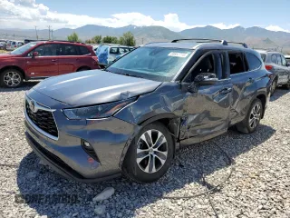 2024 Toyota Highlander LE with VIN 5TDKDRBH1RS543064, listed as a Copart auction lot 58852715 with 39,871 mi miles and Salvage title. Bid and sale history available at DreamBid. Image 1.