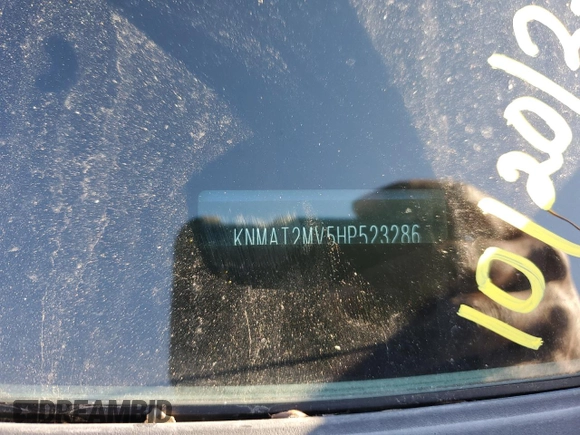 2017 Nissan Rogue SV z VIN KNMAT2MV5HP523286, wystawiony jako Copart lot #74180553 z przebiegiem 112 533 mil mil oraz Szkoda całkowita • Salvage title. Historia ofert i sprzedaży dostępna na DreamBid. Obrazek 14.