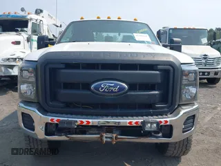 2011 Ford F-350 z VIN 1FT7X3B61BEB42800, wystawiony jako IAAI lot #42442261 z przebiegiem 180 320 mil mil oraz . Historia ofert i sprzedaży dostępna na DreamBid. Obrazek 12.