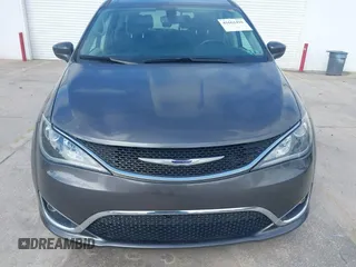 2020 Chrysler Pacifica Touring L z VIN 2C4RC1BG7LR284994, wystawiony jako IAAI lot #41661416 z przebiegiem 101 257 mil mil oraz . Historia ofert i sprzedaży dostępna na DreamBid. Obrazek 12.