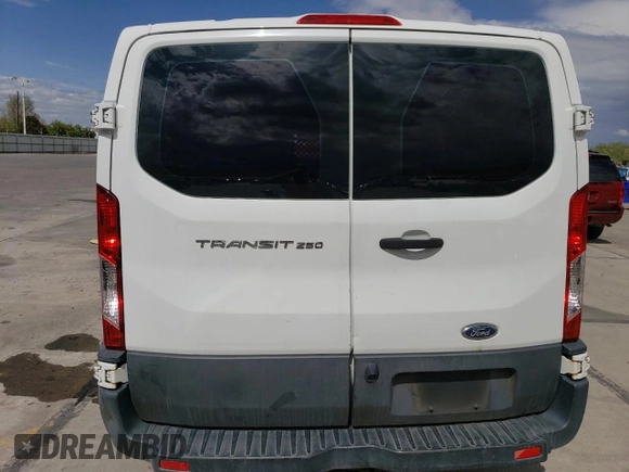 2016 Ford Transit Cargo z VIN 1FTYR1ZM4GKA23204, wystawiony jako Copart lot #55861645 z przebiegiem 222 430 mil mil oraz Szkoda całkowita • Salvage title. Historia ofert i sprzedaży dostępna na DreamBid. Obrazek 6.