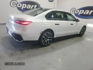 2024 BMW 7 Series 740i xDrive z VIN WBA33EH06RCS76214, wystawiony jako Copart lot #78085004 z przebiegiem 2 808 mil mil oraz Czysty tytuł • Clean title. Historia ofert i sprzedaży dostępna na DreamBid. Obrazek 3.