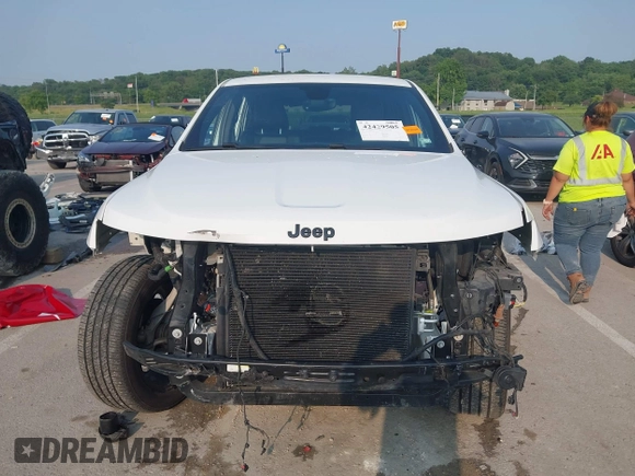 2018 Jeep Grand Cherokee Laredo with VIN 1C4RJFAGXJC121900, listed as a IAAI auction lot 42429505 with 72,351 mi miles and . Bid and sale history available at DreamBid. Image 13.