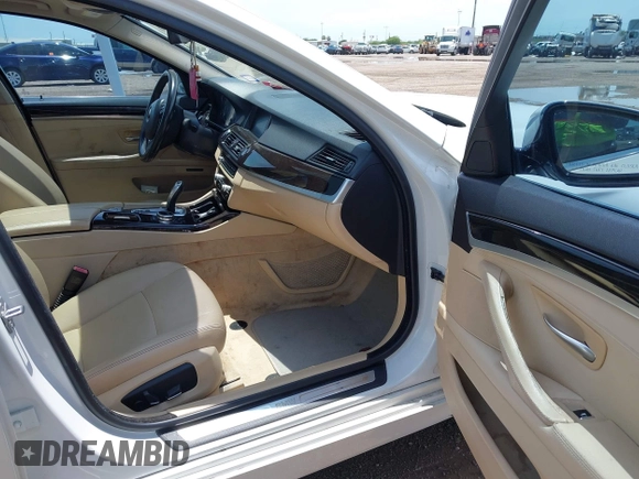 2014 BMW 5 Series 528i z VIN WBA5A5C5XED501949, wystawiony jako IAAI lot #42487130 z przebiegiem 142 445 mil mil oraz . Historia ofert i sprzedaży dostępna na DreamBid. Obrazek 5.