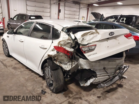 2019 Kia Optima LX with VIN 5XXGT4L38KG369502, listed as a IAAI auction lot 39820086 with 117,802 mi miles. Bid and sale history available at carsss.com. Image 3.