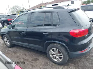2017 Volkswagen Tiguan S z VIN WVGBV7AX1HK031235, wystawiony jako IAAI lot #42146876 z przebiegiem 95 028 mil mil oraz . Historia ofert i sprzedaży dostępna na DreamBid. Obrazek 14.