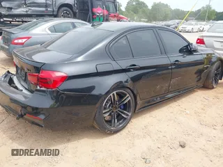 2016 BMW M3 z VIN WBS8M9C52G5D31237, wystawiony jako IAAI lot #42205887 z przebiegiem 106 608 mil mil oraz . Historia ofert i sprzedaży dostępna na DreamBid. Obrazek 4.