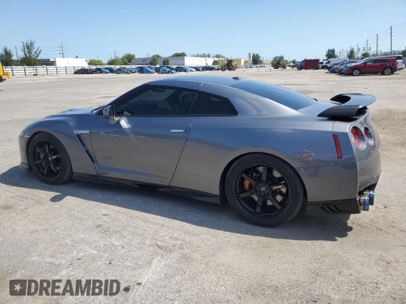 2014 Nissan GT-R Premium z VIN JN1AR5EF0EM270336, wystawiony jako Copart lot #53300865 z przebiegiem 18 769 mil mil oraz Tytuł czysty. Historia ofert i sprzedaży dostępna na DreamBid. Obrazek 2.
