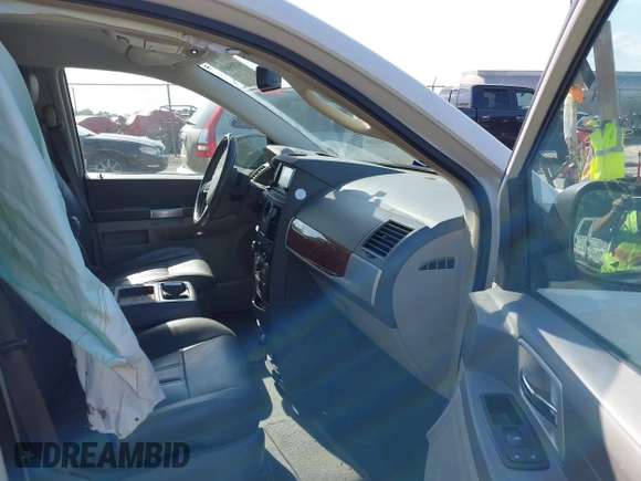 2008 Chrysler Town & Country Touring with VIN 2A8HR54P68R822972, listed as a IAAI auction lot 42056631 with 189,987 mi miles and . Bid and sale history available at DreamBid. Image 5.
